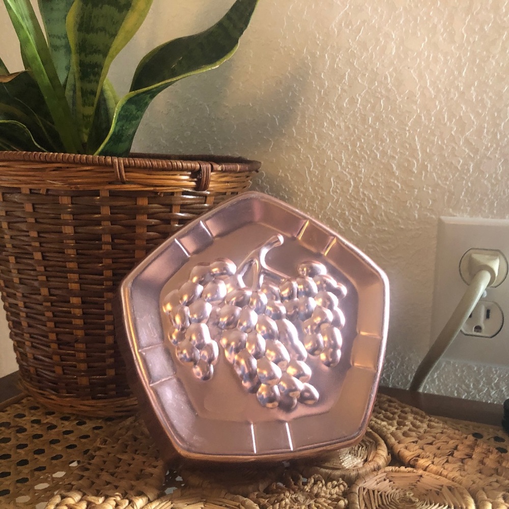 West Bend Pink Copper/Aluminum Mold Cluster Of Grapes